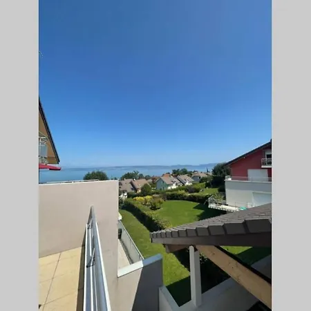 Superbe Au Calme Avec Vue Sur Le Lac. Apartment *